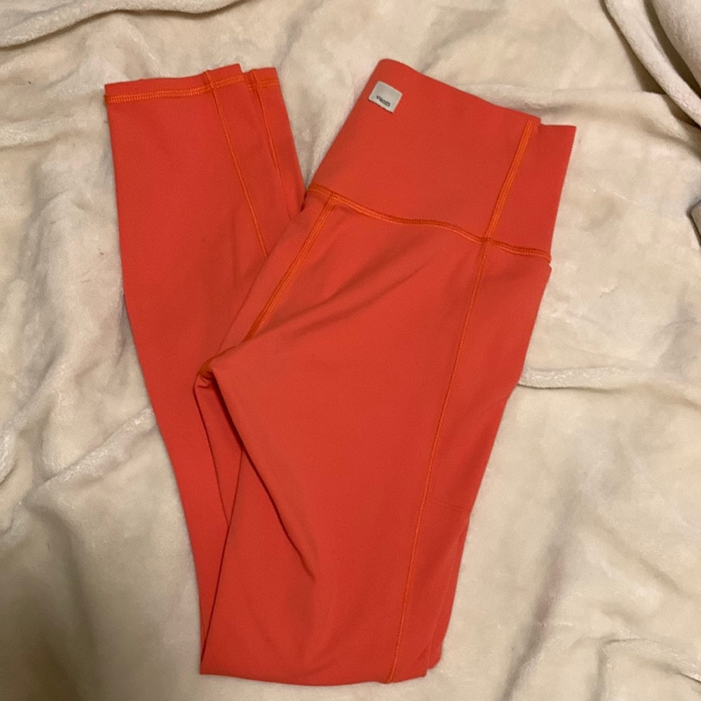 Vuori Studio Pocket Legging in Grapefruit size XS